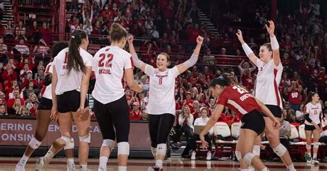 Wisconsin Badgers Nude Leak Sick Trolls Blame PLAYERS After Nude