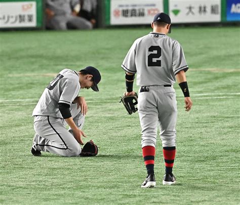 【巨人】11勝狙う戸郷翔征にアクシデントすね付近に打球直撃で座り込む 治療に下がるも続投 プロ野球写真ニュース 日刊スポーツ