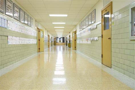 Hallway In A School School Hallways Usa High School American High