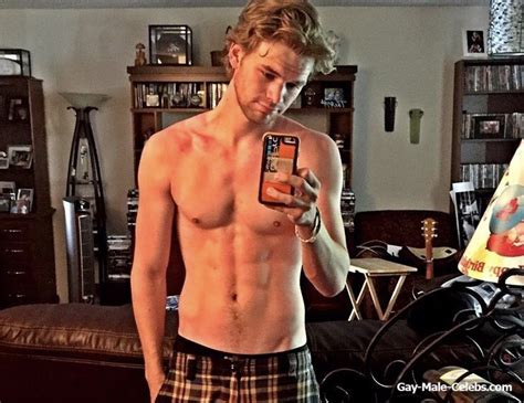 OMG He S Naked Former Disney Star Kenton Duty OMG BLOG