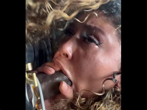 Latina Gruesa Dando Una Mamada Antes De Eyacular En La Bbc Que Termina En Creampie Xvideos