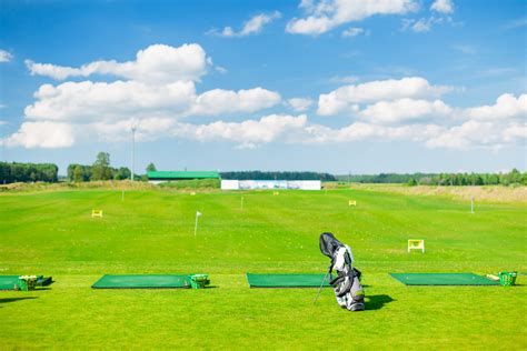 Обучение гольфу и совершенствование мастерства в GORKI golf club.