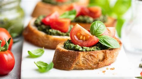 Bruschetta Met Pesto Het Recept Voor Een Zomerse Lunch