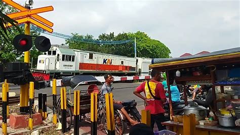 Palang Pintu Perlintasan Kereta Api Jl Layur Semarang Ka Kamandaka