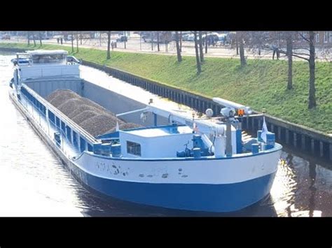 Binnenvaartschip De Vigilant Vaart Door De Stad Groningen YouTube