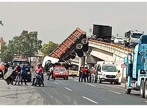 Tr Iler Cae De Puente En Estado De M Xico Cierran Carretera Texcoco