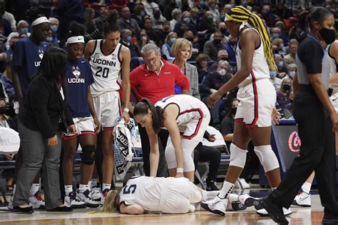 UConn S Geno Auriemma Experts On Injuries In Women S Basketball