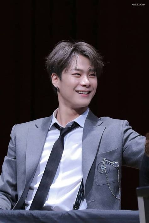 Pin Oleh Kwanjai Di Moonbin