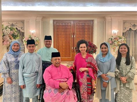 Raja Perlis Raja Perempuan Perlis Zahirkan Ucapan Selamat Hari Raya