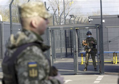 EU Says Russian Troops on Ukraine Border Raise Risks - Flipboard