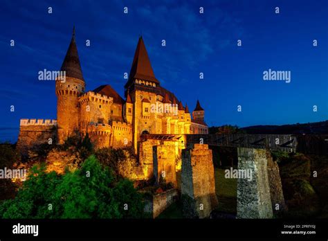 Burg Hunedoara Fotos Und Bildmaterial In Hoher Aufl Sung Alamy