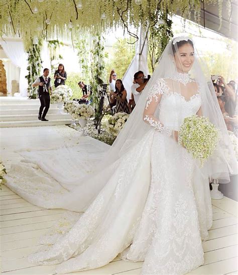 Heart Evangelista Wedding Gown By Ezra Santos Detachable Train