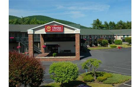 Clarion Inn & Suites of Lake George: Deluxe & Modern Accommodations at the Lake George Outlets