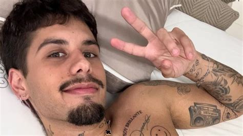 Z Felipe Faz Tatuagem Em Homenagem Aos Filhos