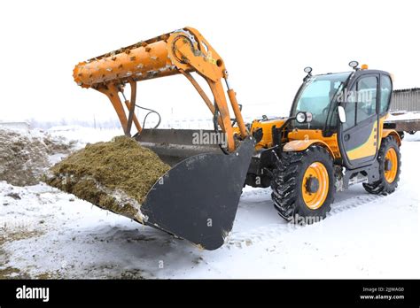 Bucket With Emily Mobile Cutter Selection Of Silage And Haylage From