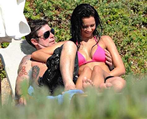 Jessica Jane Clement Enjoying On Beach While Her Boyfriend Catching Her For Tits Porn Pictures