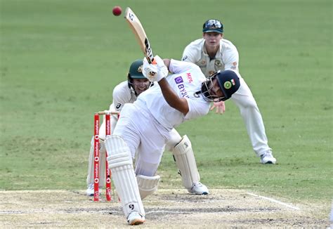 Rishabh Pant Surpasses Ms Dhoni To Become Fastest Indian Wicket Keeper To Record 1000 Test Runs