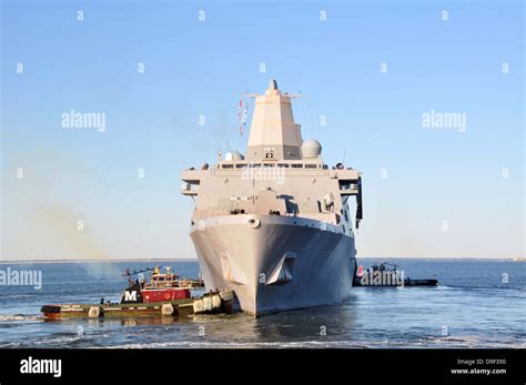 Amphibious transport dock ship USS San Antonio Stock Photo - Alamy