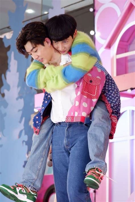 Pin By K T K On Offgun Cute Gay Couples Asian Love Gmmtv Actors