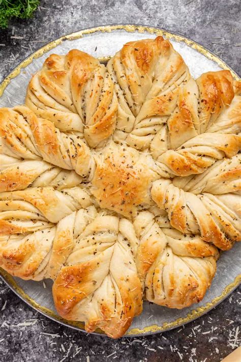 Garlic Star Bread The Stay At Home Chef