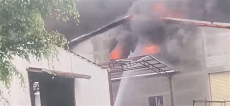 Incendio de grandes proporciones en el kilómetro 19 5 de la antigua