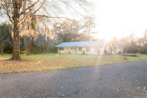 141 Oak Ave Bronson Fl 32621 ®