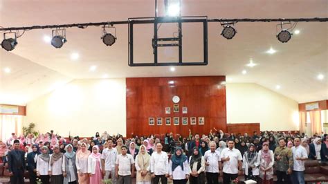 Seminar Nasional Profesi Bimbingan Dan Konseling Lintas Budaya Dengan