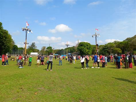 Meriahkan Hut Kemerdekaan Ri Ke Pemkot Gelar Lomba Panjat Pinang