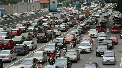 Drone Footage Shows How Drivers In Yellow Box Caused Massive Traffic