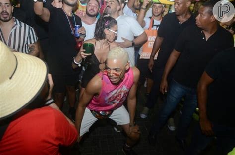 Foto Bruna Marquezine Foi Fotografada Curtindo O Carnaval