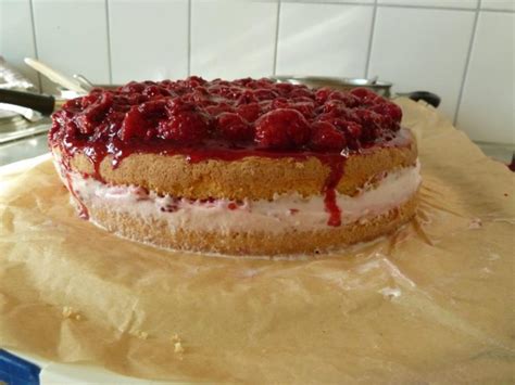 Himbeer Schicht Torte Mit Schokoraspeln Rezept Kochbar De