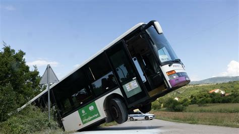 FOTO Ovo je autobus koji je prevozio školarce a onda se zapalio Bulj