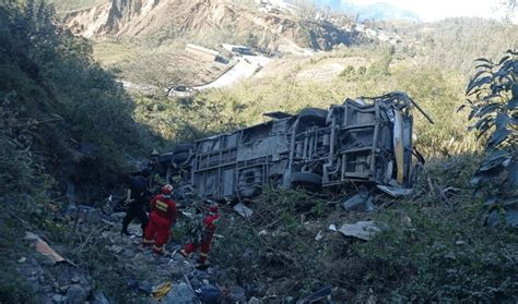 Tragedia En Per Al Menos Ocho Personas Mueren En Aparatoso Accidente