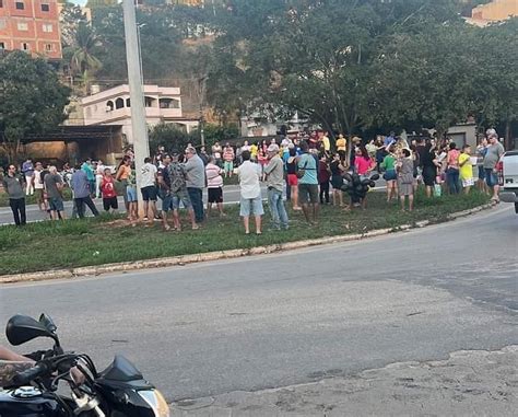 Vídeo Manifestantes Interditam Br 259 Próximo à Entrada Do Bairro