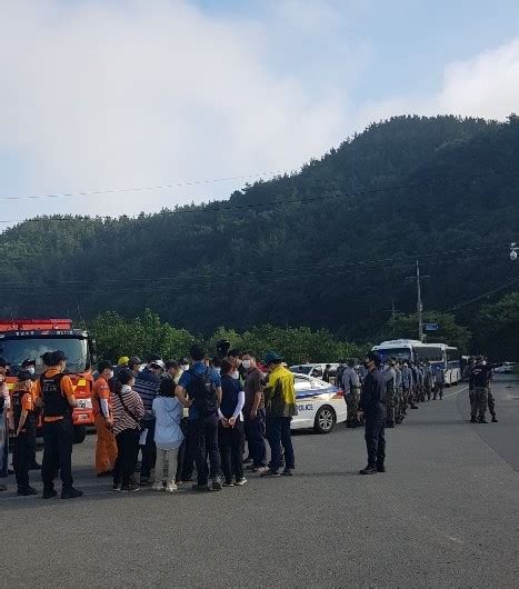 사흘 간 야산에서 풀 뜯어 먹고 폐가에서 잠 잔 함안 70대 치매 노인 구조 부산일보