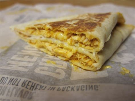 Review Taco Bell Shredded Chicken Mini Quesadilla