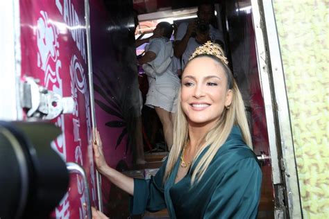 Claudia Leitte Abre O Carnaval De Salvador Seu Trio El Trico