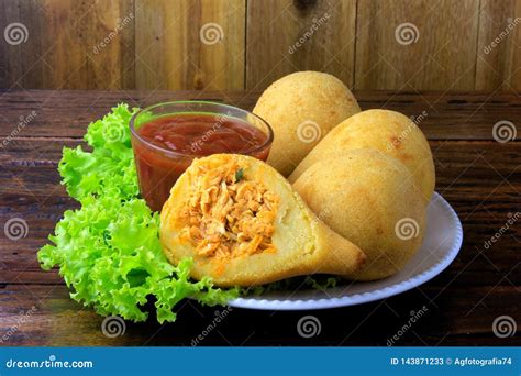 Coxinha En El Plato Bocados Brasile Os Tradicionales De La Cocina