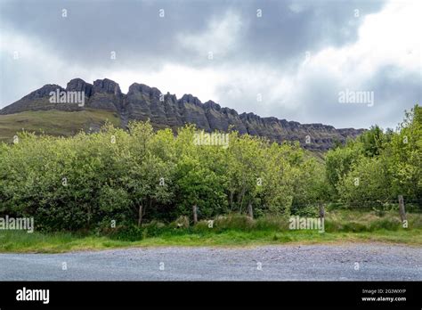 The Stunning Mountain Benbulben In Sligo Ireland Stock Photo Alamy