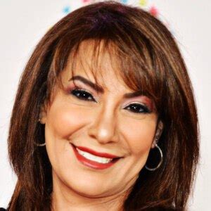 Huda Hussain - Age, Family, Bio | Famous Birthdays