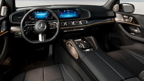 10 Luxury SUVs With The Best Interiors