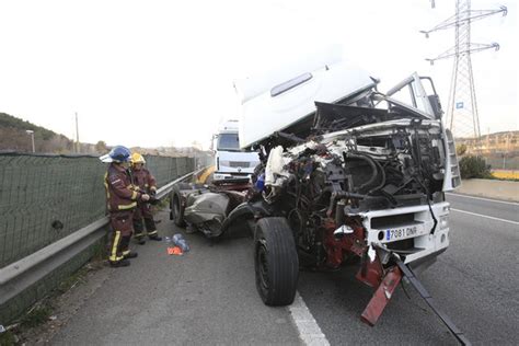 Un Accident Obliga A Tallar La A A Sant Andreu De La Barca