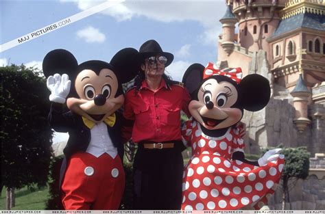 Michael in Disneyland - Michael Jackson Photo (7524206) - Fanpop
