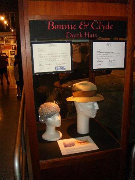 Museum Bonnie And Clyde Death - A Bonnie Clyde Death Car Not The Actual Car Picture Of Volo Auto ...