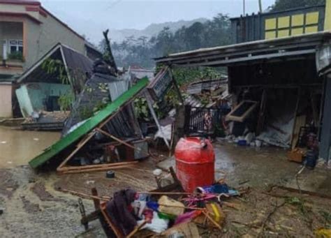 133 Warga Mengungsi Dan Sejumlah Rumah Rusak Akibat Tanah Longsor Di