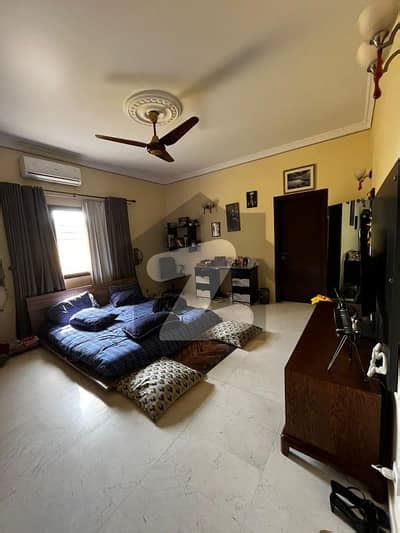 Square Yards Well Maintained Bungalow With Basement For Sale At