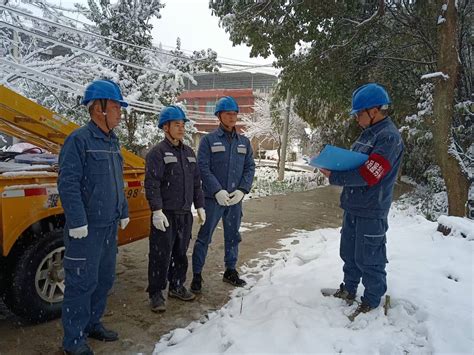 铜仁积极应对寒潮天气 全力保障可靠供电运行线路设备