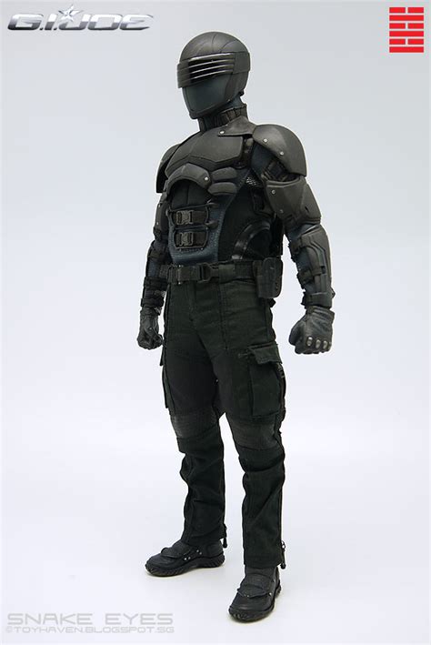 Review I Hot Toys G I Joe Retaliation 1 6th Scale Snake Eyes 12 Inch