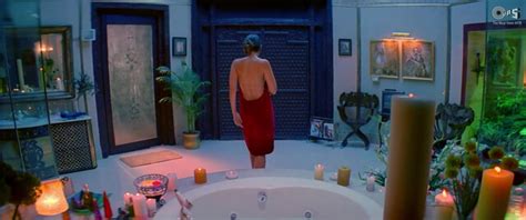 Nude Video Celebs Kareena Kapoor Sexy Bewafaa 2005