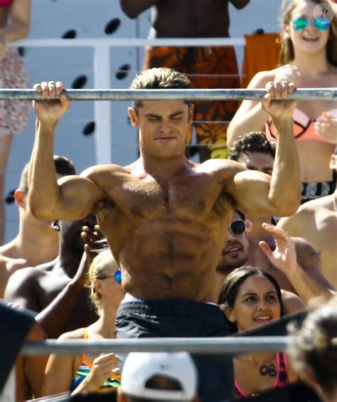 Photo Zac Efron Sur Le Tournage De Baywatch à Miami Le 9 Mars 2016 Purepeople